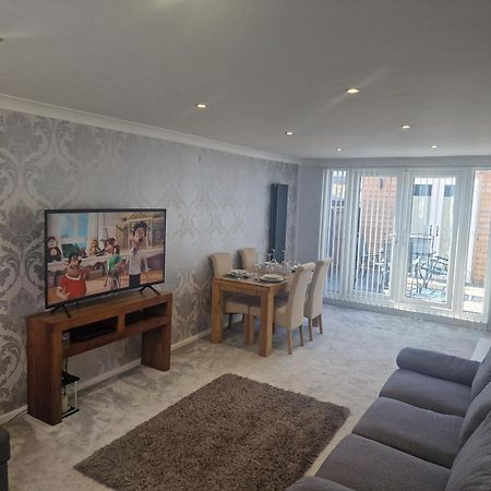 דירות לידס Stylish & Modern 2 Bed House With Free Parking Leeds מראה חיצוני תמונה